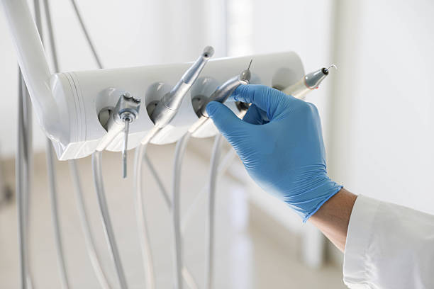 Professional Emergency Dentist technician working in Bowling Green, FL